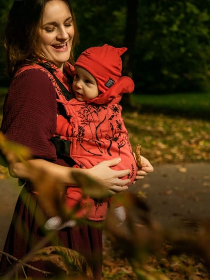 Nosič Moyo Cross - 126-5_3c8a1521-ps Špeciálne vyvinutý ergonomický nosič s prekríženými ramennými popruhmi pre maximálne pohodlie, skvele rozloží váhu dieťatka.
Vhodný od 2 do 18 mesiacov.
<strong>V prípade záujmu o iný vzor nám napíšte, prosím.</strong> -