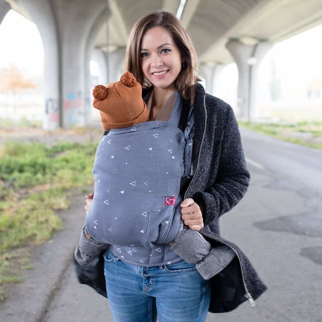 <ul>
 	<li>Špeciálne vyvinutý ergonomický nosič s rovnými ramennými popruhmi.</li>
 	<li>Súčasťou balenia sú chrániče ramenných popruhov a podrobný návod na použitie.</li>
</ul>
<strong>          First size:</strong> od veľkosti 56 do 92

<strong>          Tiny size:</strong> od veľkosti 62 do 92

<strong>          Maxi size:</strong> od veľkosti 74 do 110

<strong>          V prípade záujmu o iný vzor nám napíšte, prosím. </strong> - 