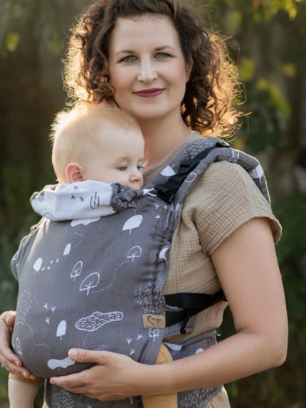 Nosič Moyo Cross - 576_3c8a3203-ps Špeciálne vyvinutý ergonomický nosič s prekríženými ramennými popruhmi pre maximálne pohodlie, skvele rozloží váhu dieťatka.
Vhodný od 2 do 18 mesiacov.
<strong>V prípade záujmu o iný vzor nám napíšte, prosím.</strong> -