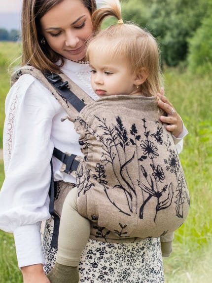 Nosič Moyo Cross - 624-2_moyo-cross-polana-paisley Špeciálne vyvinutý ergonomický nosič s prekríženými ramennými popruhmi pre maximálne pohodlie, skvele rozloží váhu dieťatka.
Vhodný od 2 do 18 mesiacov.
<strong>V prípade záujmu o iný vzor nám napíšte, prosím.</strong> -