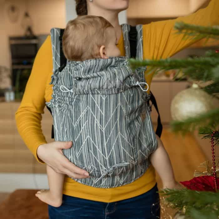 <ul>
 	<li>Špeciálne vyvinutý ergonomický nosič s rovnými ramennými popruhmi.</li>
 	<li>Súčasťou balenia sú chrániče ramenných popruhov a podrobný návod na použitie.</li>
</ul>
<strong>          First size:</strong> od veľkosti 56 do 92

<strong>          Tiny size:</strong> od veľkosti 62 do 92

<strong>          Maxi size:</strong> od veľkosti 74 do 110

<strong>          V prípade záujmu o iný vzor nám napíšte, prosím. </strong> - 