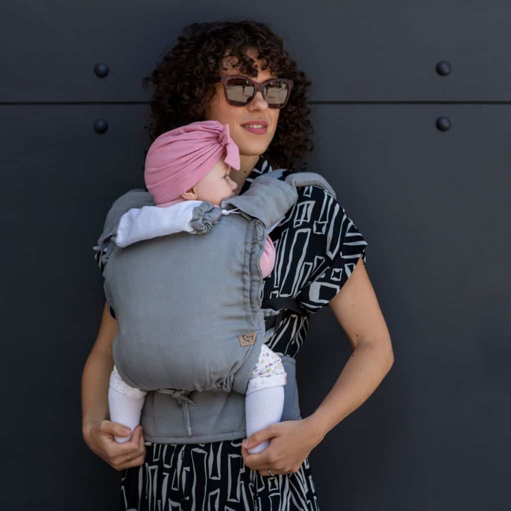 <ul>
 	<li>Špeciálne vyvinutý ergonomický nosič s rovnými ramennými popruhmi.</li>
 	<li>Súčasťou balenia sú chrániče ramenných popruhov a podrobný návod na použitie.</li>
</ul>
<strong>          First size:</strong> od veľkosti 56 do 92

<strong>          Tiny size:</strong> od veľkosti 62 do 92

<strong>          Maxi size:</strong> od veľkosti 74 do 110

<strong>          V prípade záujmu o iný vzor nám napíšte, prosím. </strong> - 