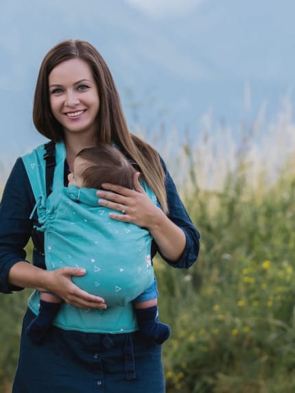 Nosič Moyo Cross - 93-2_3c8a6745-ps2 Špeciálne vyvinutý ergonomický nosič s prekríženými ramennými popruhmi pre maximálne pohodlie, skvele rozloží váhu dieťatka.
Vhodný od 2 do 18 mesiacov.
<strong>V prípade záujmu o iný vzor nám napíšte, prosím.</strong> -