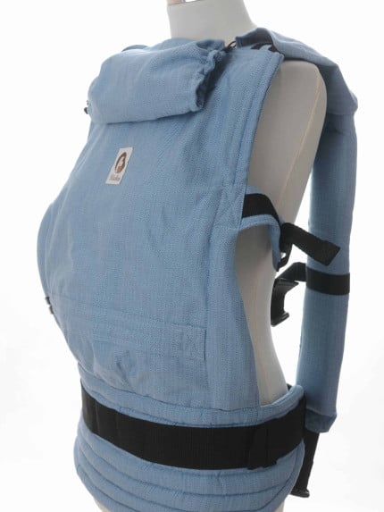 Ergonomický nosič Flexible je vhodný už od veľkosti 50/56 (novorodenec) do veľkosti 92/98 (24-30 mesiacov).

Rischino Flexible je flexibilný ku mieram dieťatka. Nastavuje sa do výšky aj do šírky presne podľa potreby, má jedinečné riešenie nastavenia fixácie hlavičky. Nosič je možné nosiť vpredu, vzadu na chrbte alebo na boku. Klasické ramenné pásy sa dajú aj krížiť.

Bedrový pás je vyvinutý špeciálne pre mamičky po pôrode na nosenie už od novorodenca. Jeho mäkkosť a šírka umožňujú nosiť už od prvých dní, nestláča maternicu, neprenáša do nej ťažisko a umožňuje jej tým lepšiu regeneráciu počas prvých mesiacov nosenia.
<div id="div_block-165-40" class="ct-div-block breakout--full rs-gradient-section">
<div id="div_block-15-40" class="ct-div-block wa-product-tabs wa-product-tabs-wrapper ct-section-inner-wrap">
<div id="_tabs_contents-87-40" class="oxy-tabs-contents-wrapper oxy-tabs-contents pad--xl">
<div id="_tab_content-88-40" class="oxy-tab-content tabs-contents-6091-tab">
<div id="div_block-196-40" class="ct-div-block ">
<div id="div_block-198-40" class="ct-div-block ">
<div id="shortcode-285-40" class="ct-shortcode wa-product-info__wrapper">
<div class="wa-product-info">

<strong>V prípade záujmu o iný vzor nám napíšte, prosím.</strong>

</div>
</div>
</div>
</div>
</div>
</div>
</div>
</div>
<div id="div_block-265-40" class="ct-div-block"></div>
<div class="chakra-text wa-product-description css-h773az">
<h5 class="podnadpisproduktu"></h5>
</div> - 