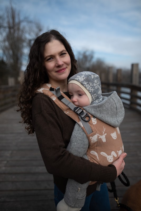 <ul>
 	<li>Špeciálne vyvinutý ergonomický nosič s rovnými ramennými popruhmi.</li>
 	<li>Súčasťou balenia sú chrániče ramenných popruhov a podrobný návod na použitie.</li>
</ul>
<strong>          First size:</strong> od veľkosti 56 do 92

<strong>          Tiny size:</strong> od veľkosti 62 do 92

<strong>          Maxi size:</strong> od veľkosti 74 do 110

<strong>          V prípade záujmu o iný vzor nám napíšte, prosím. </strong> - 