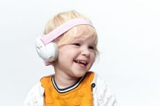 <ul class="product-features list--unstyled">
 	<li class="product-features__item">Dizajn vhodný pre deti do 7 rokov</li>
 	<li class="product-features__item">Tenký profil</li>
 	<li class="product-features__item">Tekuté, mäkké a široké tesniace krúžky</li>
 	<li class="product-features__item">Dokonalé utesnenie s nízkym kontaktným tlakom</li>
 	<li class="product-features__item">Minimalizácia hromadenia tepla a potu.</li>
</ul> - 