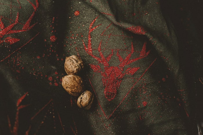 <ul>
 	<li>Praktický, skladný a rýchly pomocník pri nosení.</li>
 	<li>Krátka šatka s krúžkami na jednom konci vám poslúži vždy, keď potrebujete rýchlo odniesť svoje bábätko alebo keď sa nožičky čerstvého chodca unavili a potrebuje si na chvíľku oddýchnuť.</li>
</ul>
Zloženie: 97% česaná bavlna, 3% glitter, 280 gsm - 