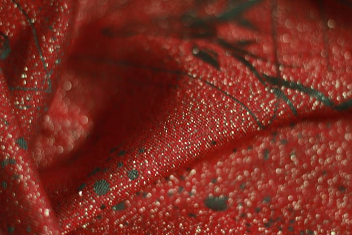 <ul>
 	<li>Praktický, skladný a rýchly pomocník pri nosení.</li>
 	<li>Krátka šatka s krúžkami na jednom konci vám poslúži vždy, keď potrebujete rýchlo odniesť svoje bábätko alebo keď sa nožičky čerstvého chodca unavili a potrebuje si na chvíľku oddýchnuť.</li>
</ul>
Zloženie: 97% česaná bavlna, 3% glitter, 280 gsm - 