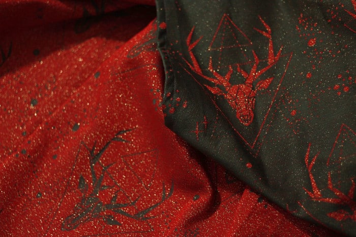 <ul>
 	<li>Praktický, skladný a rýchly pomocník pri nosení.</li>
 	<li>Krátka šatka s krúžkami na jednom konci vám poslúži vždy, keď potrebujete rýchlo odniesť svoje bábätko alebo keď sa nožičky čerstvého chodca unavili a potrebuje si na chvíľku oddýchnuť.</li>
</ul>
Zloženie: 97% česaná bavlna, 3% glitter, 280 gsm - 