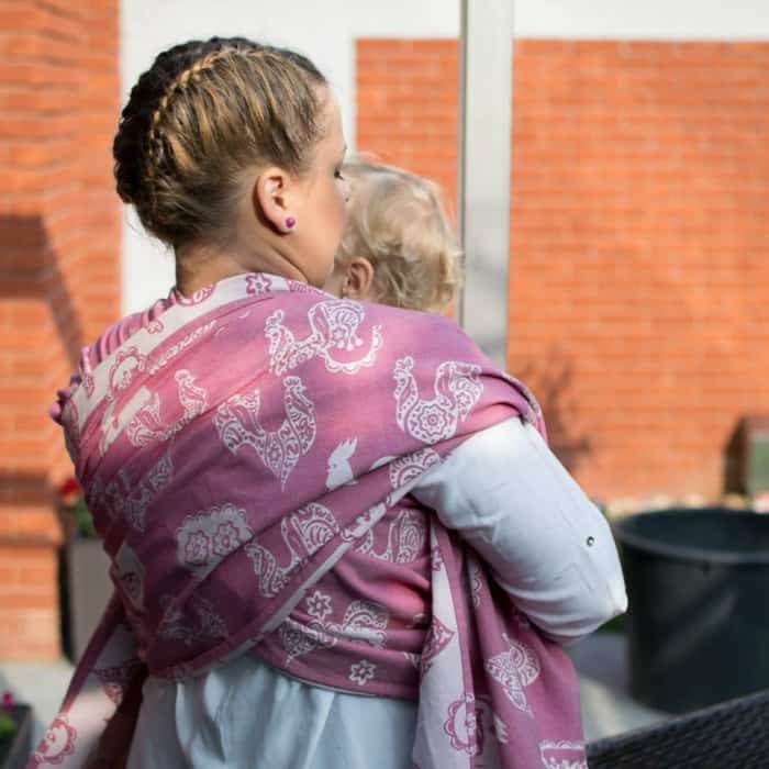 <ul>
 	<li>Ak hľadáte šatku vhodnú pre batoľa, táto šatka je správnou voľbou.</li>
 	<li>Veľkosť 7, dĺžka 5,2m.</li>
 	<li>Šatka je vhodná pre ženy, ktoré nosia oblečenie s veľkosťou 44 a viac a pre mužov s konfekčnou veľkosťou 52 a viac. Táto šatka poslúži plnohodnotne na všetky úväzy.</li>
 	<li>100% česaná bavlna, malinová & biela farba.</li>
 	<li>Hustota tkania pred opraním je približne 310 g/m<sup>2</sup>.</li>
</ul>
&nbsp; - 