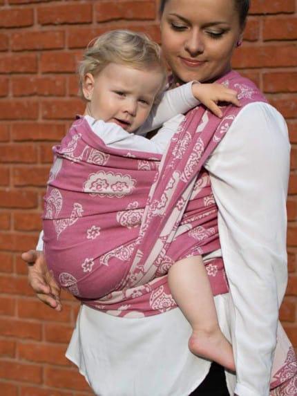 <ul>
 	<li>Ak hľadáte šatku vhodnú pre batoľa, táto šatka je správnou voľbou.</li>
 	<li>Veľkosť 7, dĺžka 5,2m.</li>
 	<li>Šatka je vhodná pre ženy, ktoré nosia oblečenie s veľkosťou 44 a viac a pre mužov s konfekčnou veľkosťou 52 a viac. Táto šatka poslúži plnohodnotne na všetky úväzy.</li>
 	<li>100% česaná bavlna, malinová & biela farba.</li>
 	<li>Hustota tkania pred opraním je približne 310 g/m<sup>2</sup>.</li>
</ul>
&nbsp; - 