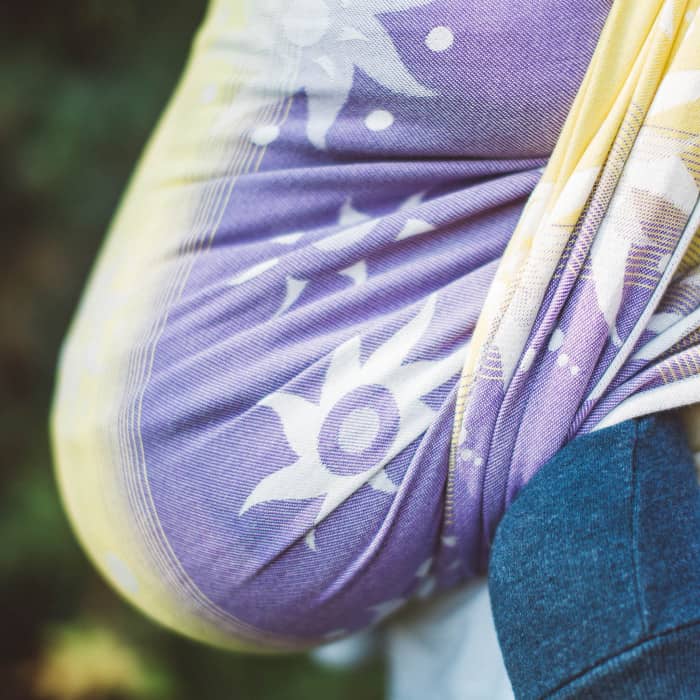 <ul>
 	<li>Ak hľadáte šatku vhodnú pre novorodenca, táto šatka je správnou voľbou.</li>
 	<li>Veľkosť 6, dĺžka 4,6 m. Je vhodná pre mamičky do konfekčnej <b>veľkosti</b> 42 a pre oteckov s konfekčnou <b>veľkosťou</b> do 50. Pohodlne s ňou uviažete kríž s kapsou vnútri, Double Hammock na chrbát a aj iné, náročnejšie úväzy na dĺžku <b>šatky</b>.</li>
 	<li>100% česaná bavlna, fialová & žltá & biela.</li>
 	<li>Hustota tkania pred opraním je približne 230 g/m<sup>2</sup>.</li>
</ul>
&nbsp; - 