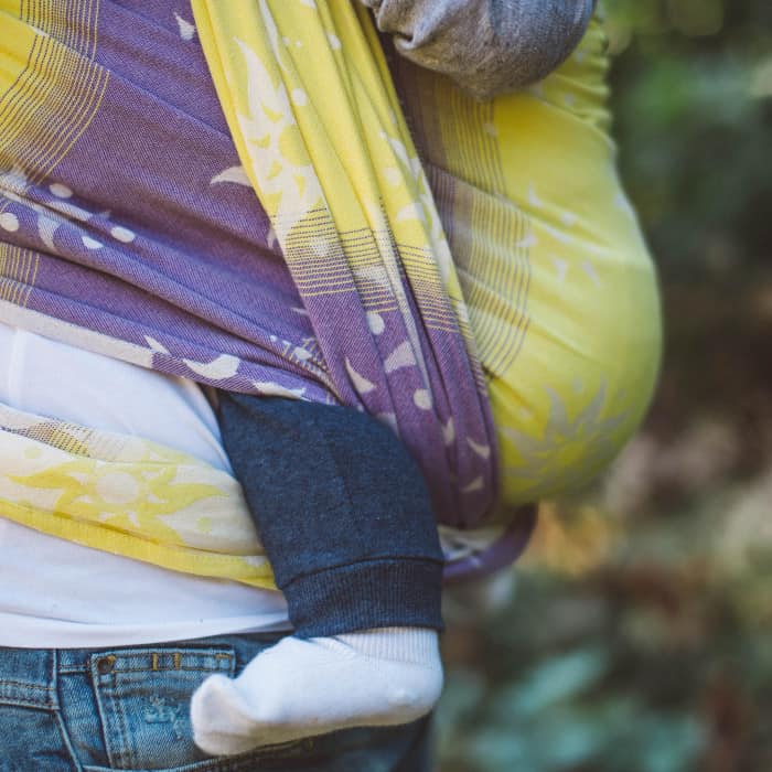 <ul>
 	<li>Ak hľadáte šatku vhodnú pre novorodenca, táto šatka je správnou voľbou.</li>
 	<li>Veľkosť 6, dĺžka 4,6 m. Je vhodná pre mamičky do konfekčnej <b>veľkosti</b> 42 a pre oteckov s konfekčnou <b>veľkosťou</b> do 50. Pohodlne s ňou uviažete kríž s kapsou vnútri, Double Hammock na chrbát a aj iné, náročnejšie úväzy na dĺžku <b>šatky</b>.</li>
 	<li>100% česaná bavlna, fialová & žltá & biela.</li>
 	<li>Hustota tkania pred opraním je približne 230 g/m<sup>2</sup>.</li>
</ul>
&nbsp; - 