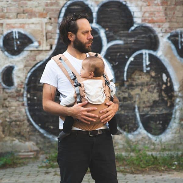 <ul>
 	<li>Špeciálne vyvinutý ergonomický nosič s rovnými ramennými popruhmi.</li>
 	<li>Súčasťou balenia sú chrániče ramenných popruhov a podrobný návod na použitie.</li>
</ul>
<strong>          First size:</strong> od veľkosti 56 do 92

<strong>          Tiny size:</strong> od veľkosti 62 do 92

<strong>          Maxi size:</strong> od veľkosti 74 do 110

<strong>          V prípade záujmu o iný vzor nám napíšte, prosím. </strong> - 