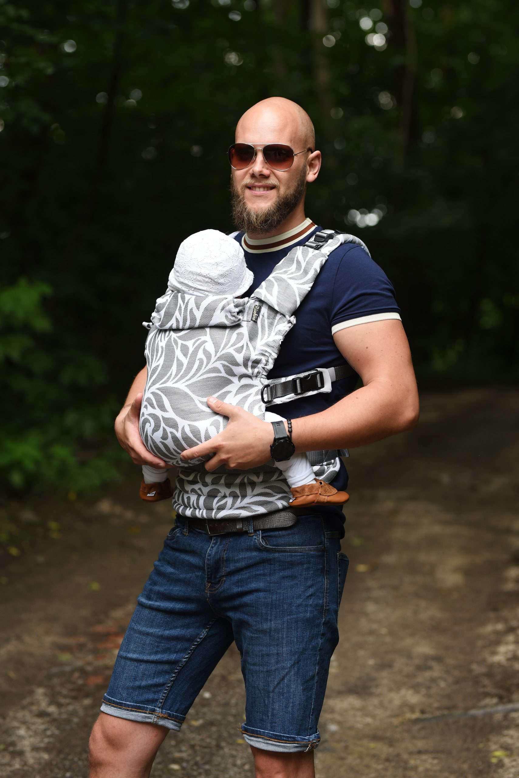 Ergonomický nosič Flexible je vhodný už od veľkosti 50/56 (novorodenec) do veľkosti 92/98 (24-30 mesiacov).

Rischino Flexible je flexibilný ku mieram dieťatka. Nastavuje sa do výšky aj do šírky presne podľa potreby, má jedinečné riešenie nastavenia fixácie hlavičky. Nosič je možné nosiť vpredu, vzadu na chrbte alebo na boku. Klasické ramenné pásy sa dajú aj krížiť.

Bedrový pás je vyvinutý špeciálne pre mamičky po pôrode na nosenie už od novorodenca. Jeho mäkkosť a šírka umožňujú nosiť už od prvých dní, nestláča maternicu, neprenáša do nej ťažisko a umožňuje jej tým lepšiu regeneráciu počas prvých mesiacov nosenia.
<div id="div_block-165-40" class="ct-div-block breakout--full rs-gradient-section">
<div id="div_block-15-40" class="ct-div-block wa-product-tabs wa-product-tabs-wrapper ct-section-inner-wrap">
<div id="_tabs_contents-87-40" class="oxy-tabs-contents-wrapper oxy-tabs-contents pad--xl">
<div id="_tab_content-88-40" class="oxy-tab-content tabs-contents-6091-tab">
<div id="div_block-196-40" class="ct-div-block ">
<div id="div_block-198-40" class="ct-div-block ">
<div id="shortcode-285-40" class="ct-shortcode wa-product-info__wrapper">
<div class="wa-product-info">

<strong>V prípade záujmu o iný vzor nám napíšte, prosím.</strong>

</div>
</div>
</div>
</div>
</div>
</div>
</div>
</div>
<div id="div_block-265-40" class="ct-div-block"></div>
<div class="chakra-text wa-product-description css-h773az">
<h5 class="podnadpisproduktu"></h5>
</div> - 