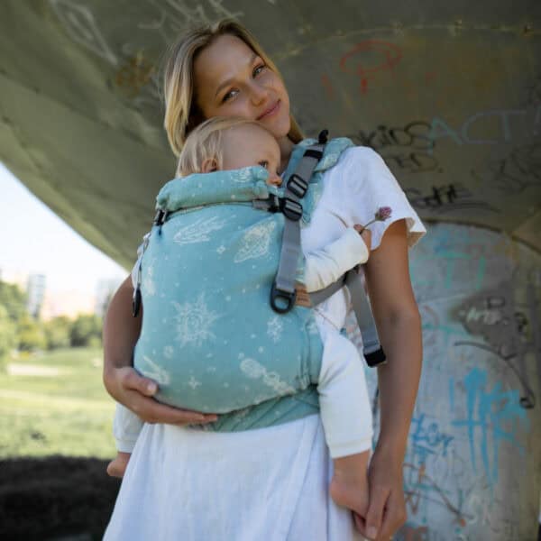 <ul>
 	<li>Špeciálne vyvinutý ergonomický nosič s rovnými ramennými popruhmi.</li>
 	<li>Súčasťou balenia sú chrániče ramenných popruhov a podrobný návod na použitie.</li>
</ul>
<strong>          First size:</strong> od veľkosti 56 do 92

<strong>          Tiny size:</strong> od veľkosti 62 do 92

<strong>          Maxi size:</strong> od veľkosti 74 do 110

<strong>          V prípade záujmu o iný vzor nám napíšte, prosím. </strong> - 